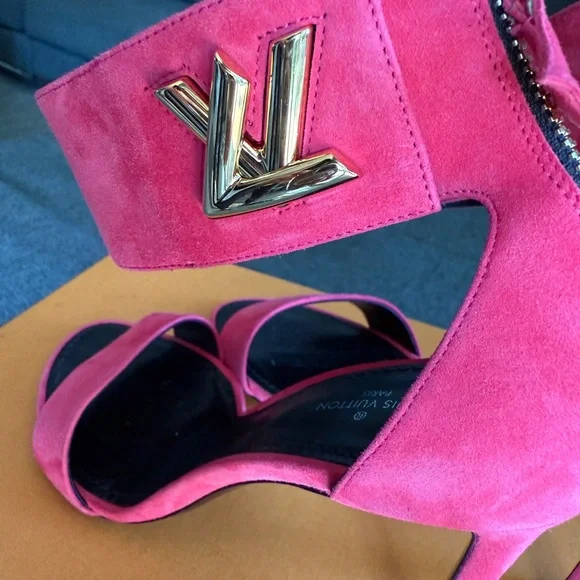 Louis Vuitton Hot Pink Suede Heels authentic - Picture 5 of 7